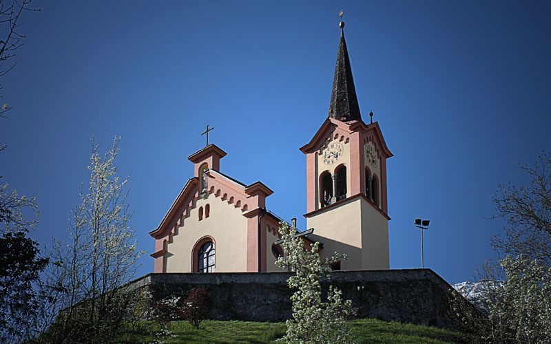 Ansicht der Pfarrkirche von Mühlau